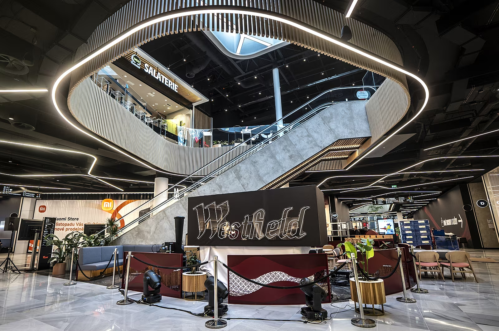 Interiér Centra Černý Most – atrium